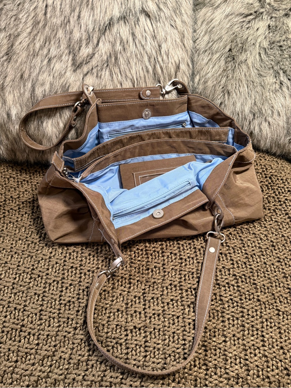 Baggallini Brown Organizer Shoulder Bag with Matching Pouch - Picture 10 of 10